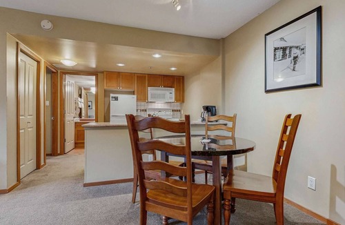 Village North Hotel | Whistler - Cascade Lodge 510