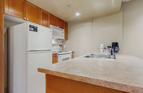 Village North Hotel | Whistler - Cascade Lodge 510