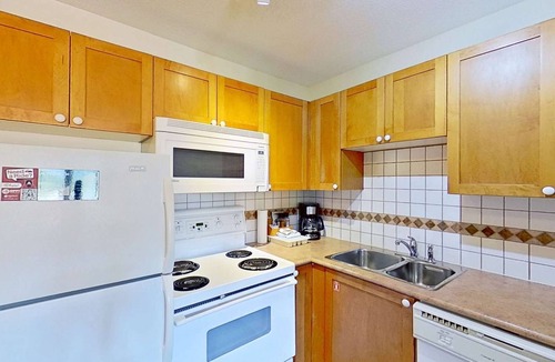 Village North Hotel | Whistler - Cascade Lodge 633