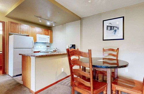 Village North Hotel | Whistler - Cascade Lodge 410