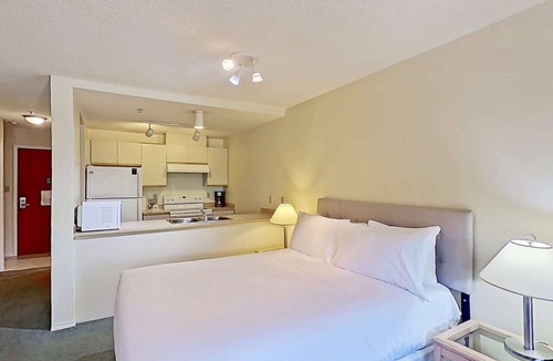 Blackcomb Hotel | Whistler - Glacier Lodge 223