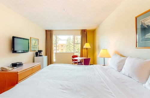 Blackcomb Hotel | Whistler - Glacier Lodge 222