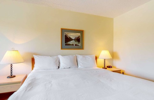 Blackcomb Hotel | Whistler - Glacier Lodge 222