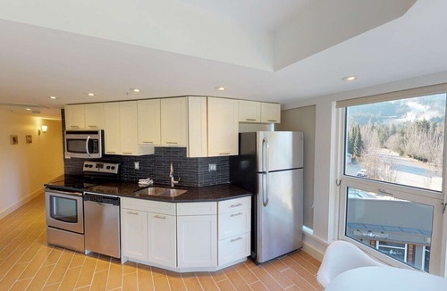 Blackcomb Hotel | Whistler - Le Chamois -Signature 1 Bedroom #408