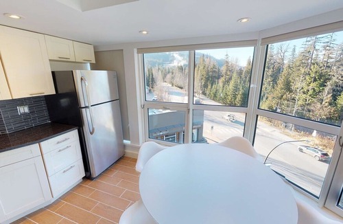 Blackcomb Hotel | Whistler - Le Chamois -Signature 1 Bedroom #408