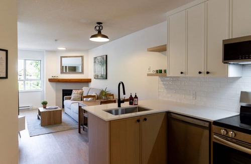 Village North Apartment | Whistler Village 1BR: Sleeps 4. Walk to lifts, shopping & more! Free Parking!
