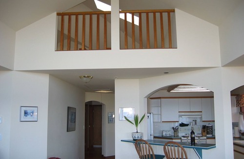 Metchosin House | White Sandy Beach! Free use of Paddle Boards, Kayaks and Bikes!