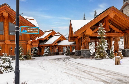 Big White Ski Resort Ski Chalet | White Spirit Lodge, Artisan Log Masterpiece Chalet