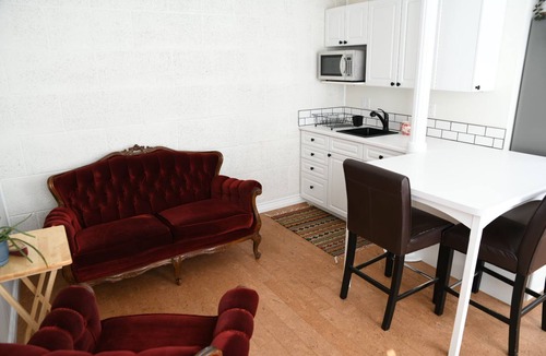 Division No. 7 House | Wide Valley Greenhouse Suite