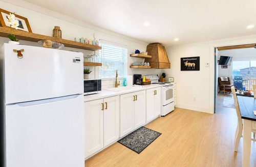 Twillingate Apartment | Wild Cove Retreat & Nook