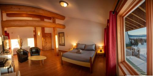 Hudson's Hope Hotel | Williston Lake Resort