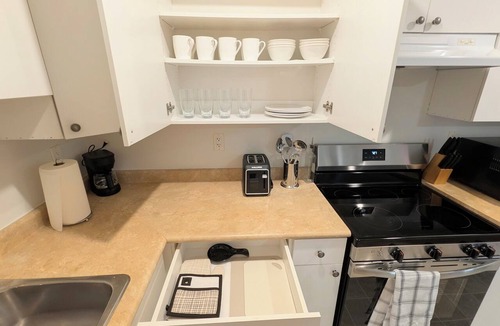 Southwest Gordon Estate Apartment | Willoughby Nest - Private Guest Suite in Langley - Your Metro Vancouver Oasis