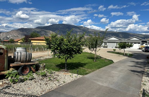 Oliver House | Wine Country Home w/Hot Tub & Views | Vino Villa
