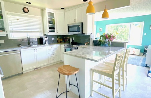 Gorge -Tillicum Area House | Winter holiday stay: Fully updated spacious heritage gem