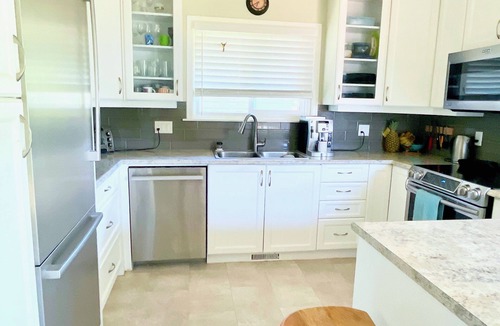 Gorge -Tillicum Area House | Winter holiday stay: Fully updated spacious heritage gem