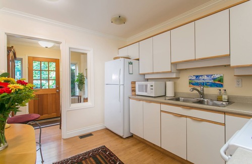 Saanichton House | WolfShire - Courtyard - Beauty and Serenity in the Valley