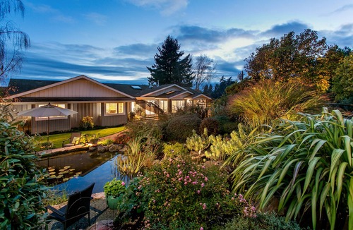Saanichton House | WolfShire - Sunrise - Beauty and Serenity in the Valley