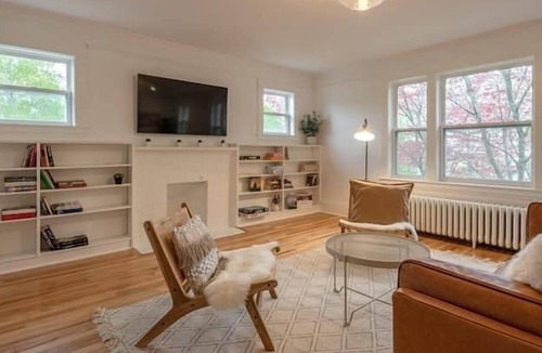 Wolfville House | Wolfville Downtown near Acadia - Modern Suite with Parking