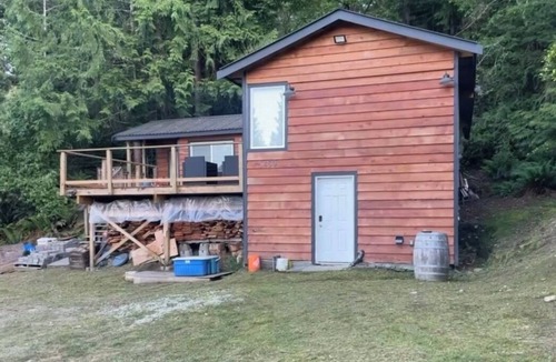 Earls Cove House | Wonderful 2-bedroom waterfront house in enchanting Madeira Park