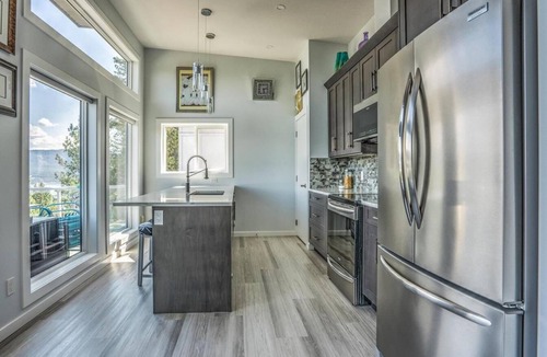Killiney Beach House | Wonderful Lakeviews!