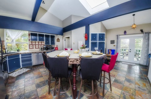 East Sooke Villa | Wonderland Mansion @ Serenity Lodges