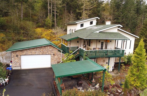 East Sooke Villa | Wonderland Mansion @ Serenity Lodges