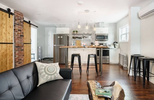 Niagara Falls Apartment | Wood-Rich Niagara Loft close to Queen Street