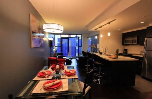 Downtown Victoria Condo | Workstation | 96*Walkscore | Pro Clean | Spacious