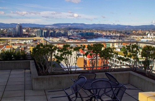 Downtown Victoria Condo | Workstation | 96*Walkscore | Pro Clean | Spacious