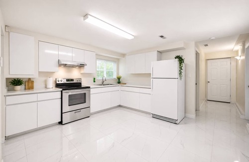 Sunset House | World Cup HQ ★ 6BR Fan House, near BC Place