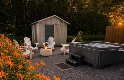Saint-Tite-des-Caps Ski Chalet | WOW Chalet Boho - Charlevoix Spa Firepit and BBQ