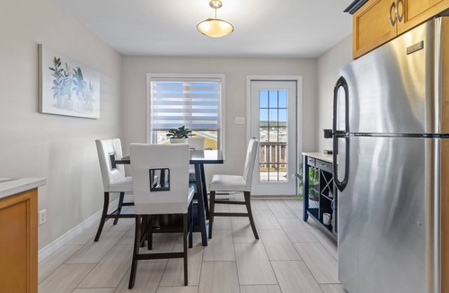 St. John's House | *WOW!* Executive cozy home with 3 beds, work station & gym