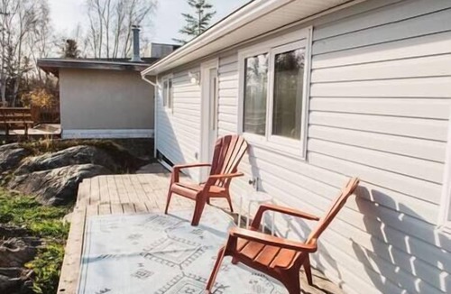 Yellowknife House | Yellowknife Downtown Toboggan Hill Retreat