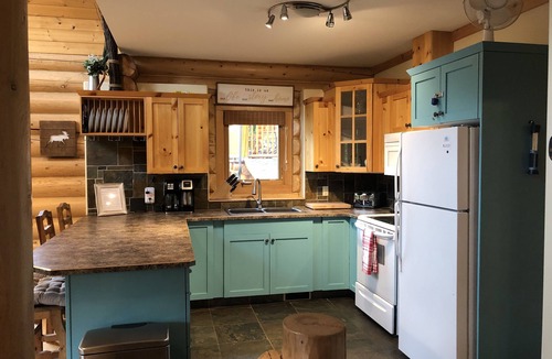 East Kootenay Cabin | YOU'VE ARRIVED! Beautiful Log Cabin! Business License #18415