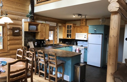 East Kootenay Cabin | YOU'VE ARRIVED! Beautiful Log Cabin! Business License #18415