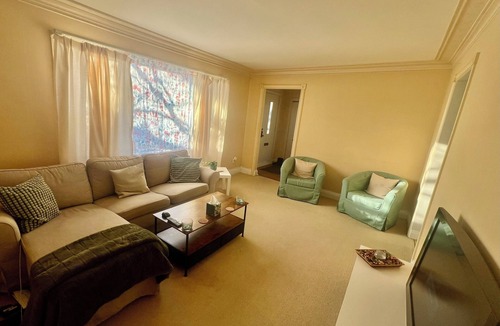 Richmond Hill House | Your cozy home in Richmond Hill downtown!