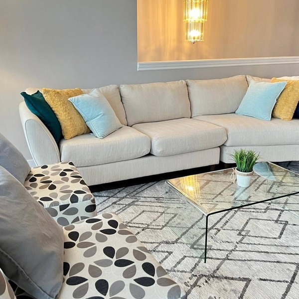 Peaceful Large Modern Home 3 BRD 2 Bath + Kitchen