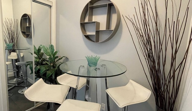 1 + 1 Bedroom Apartment In The Heart Of Toronto