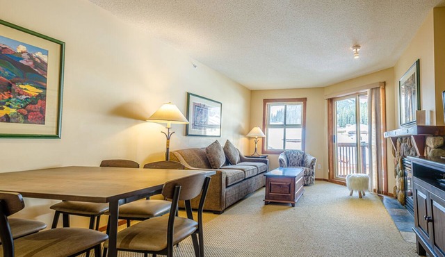 1 bedroom apartment in village centre, ski in/out
