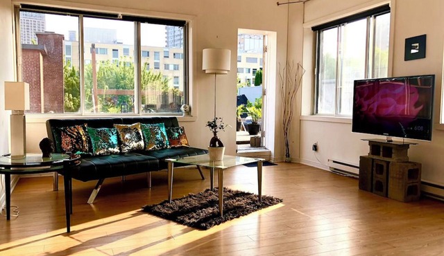 1 bedroom Penthouse in the heart of downtown Montreal