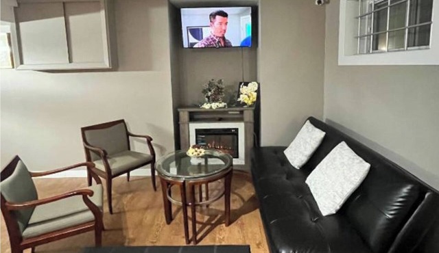 #1-Ellegant Room in a quiet and nice home to stay in West Edmonton Area