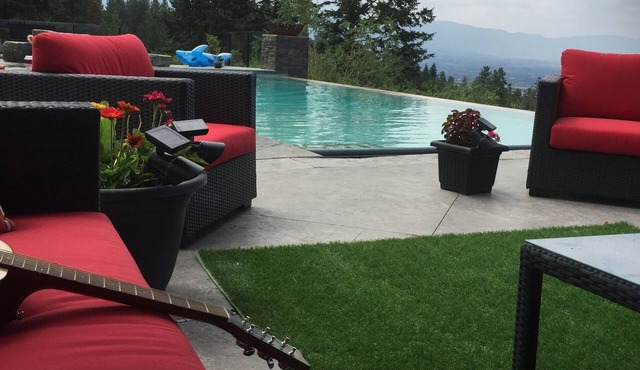 10 Acre estate with 40 mile views of Kelowna and Lake Country