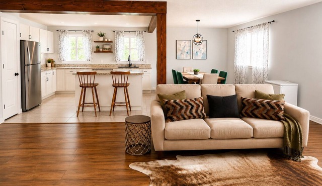 10 min to wineries, parks, & many attractions. Spacious home with free parking.