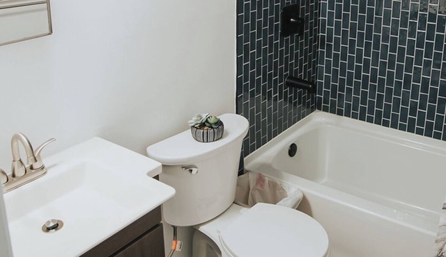 12 Min Walk to Downtown, Peaceful Cozy Home
