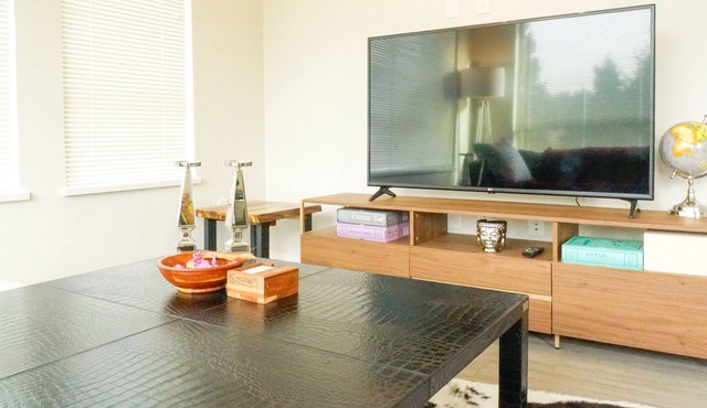 1200 SQF Gorgeous 2 bedroom, 2 bathroom with mountain views