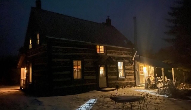 1890's Farmhouse in Wilderness (*With STARLINK and X Country Ski Trails!*)