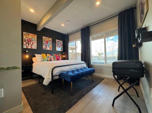 1BR Suite with Patio, Full Kitchen & Free Parking