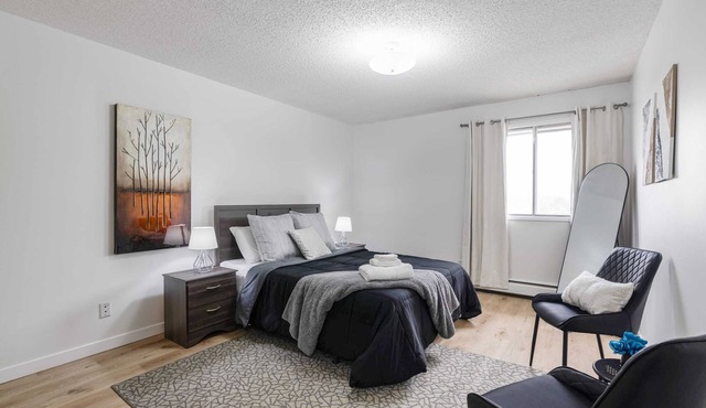1BR w/ Balcony | Newly Renovated | Downtown