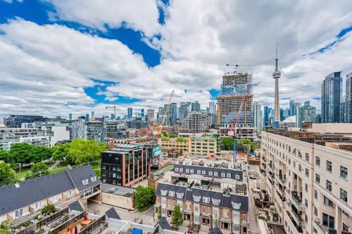 1King 1Queen 1Twin Beds-CN TowerView-Luxury Suite