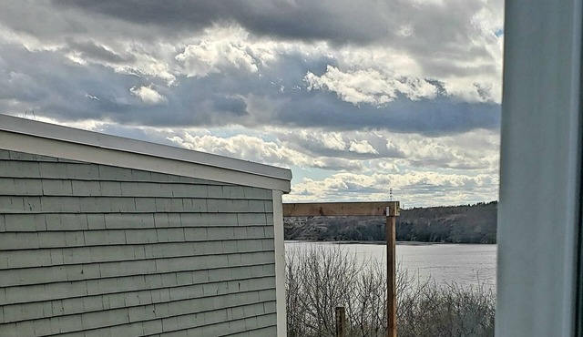2 bdr apartment 5 minutes to uptown Saint John, NB